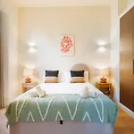 New And Design - Shared Rooftop Solarium - Alameda
